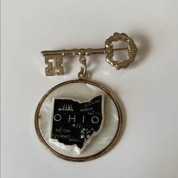 Vintage Ohio STATE Map w/ Gold Tone Key Womens Brooch FORT 1959 to the City - Picture 1 of 6